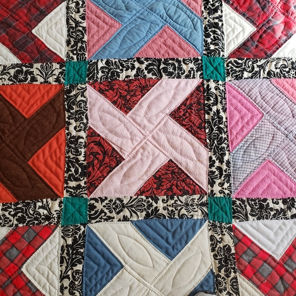 Whirlwind Vtg QUILT Hand Pieced Hand Quilted Twin 74x87 Multi Pattern & Fabric - Picture 9 of 16